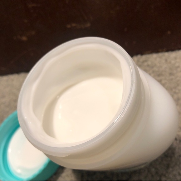Pond’s Cucumber Cleanser + Make-Up Remover Cream, Fresh & Light, 6.5oz - Picture 7 of 8